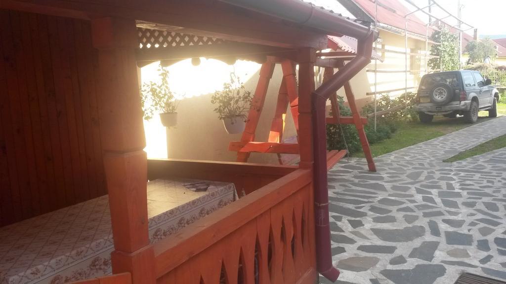 Pensiunea Adi Sapinta Ngoại thất bức ảnh
